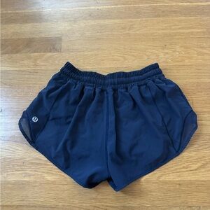 LULULEMON HOTTY HOT SHORTS 2.5”